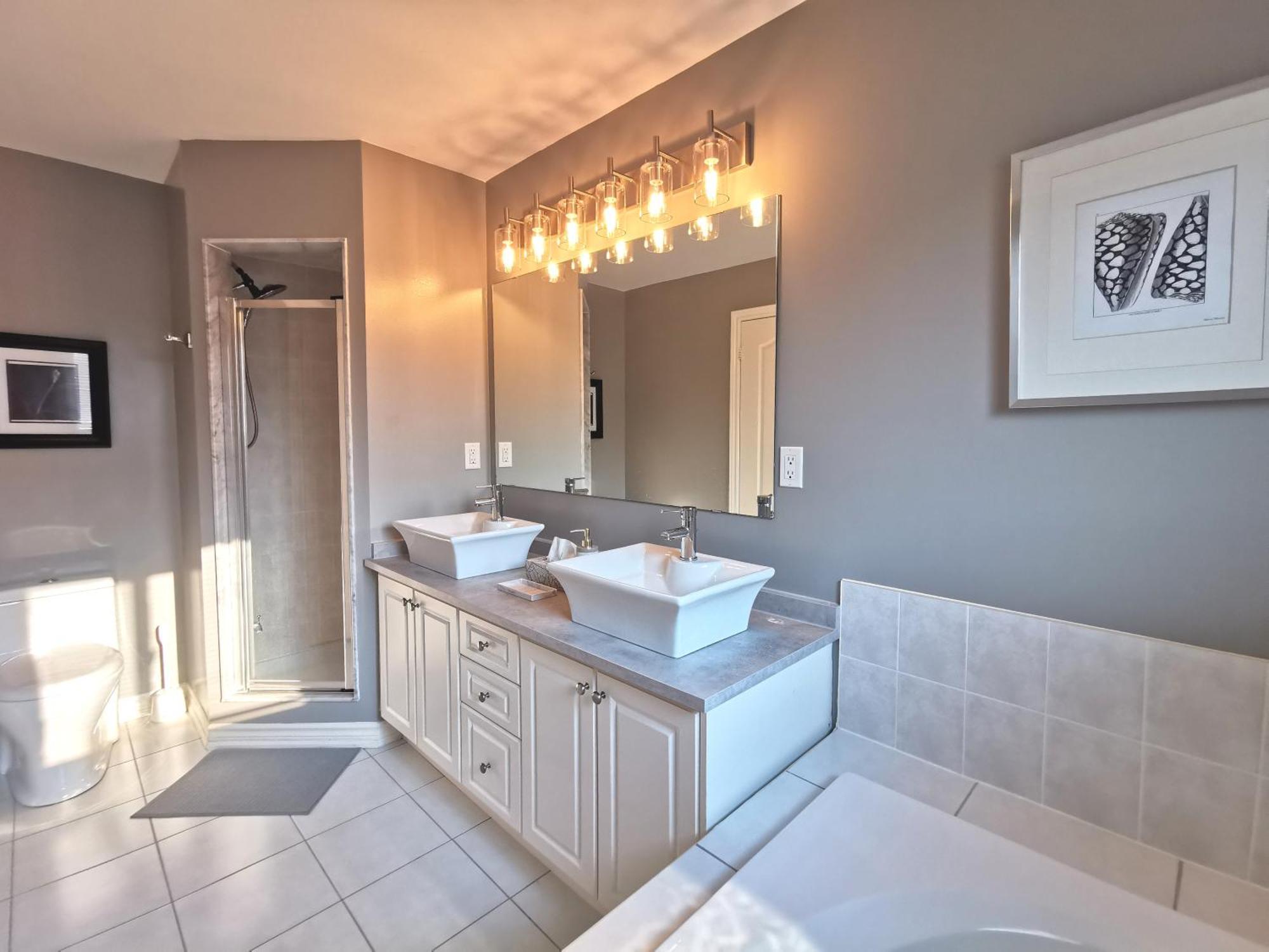 4 Bedroom 3 Washroom Charming Home In Markham With Warm Cozy Vibe Eksteriør bilde