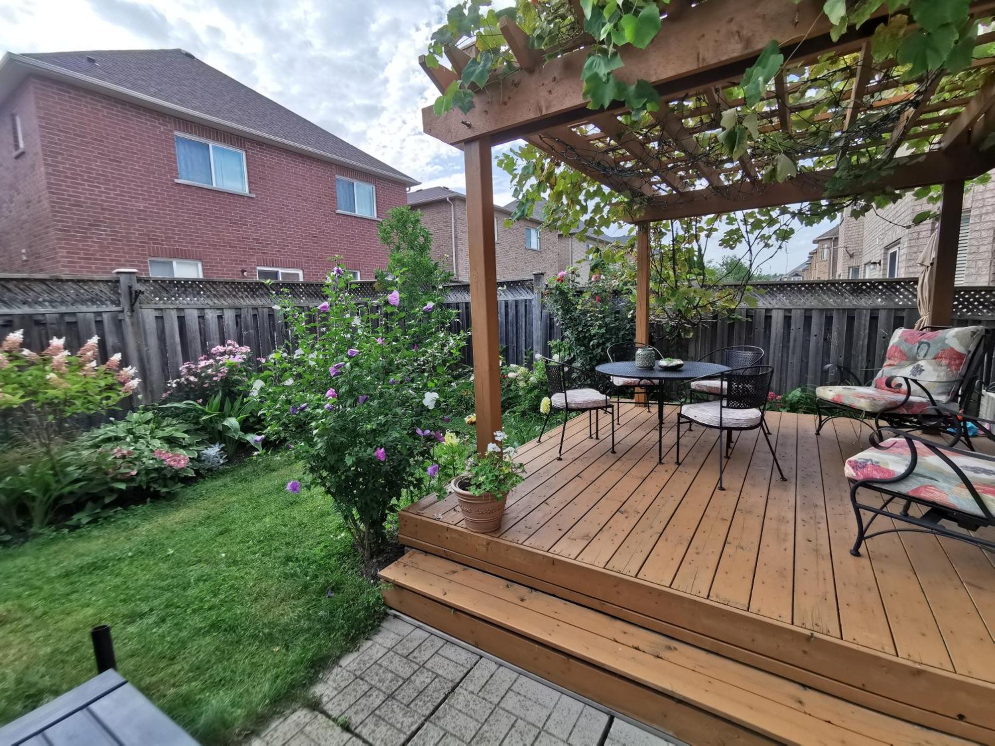 4 Bedroom 3 Washroom Charming Home In Markham With Warm Cozy Vibe Eksteriør bilde